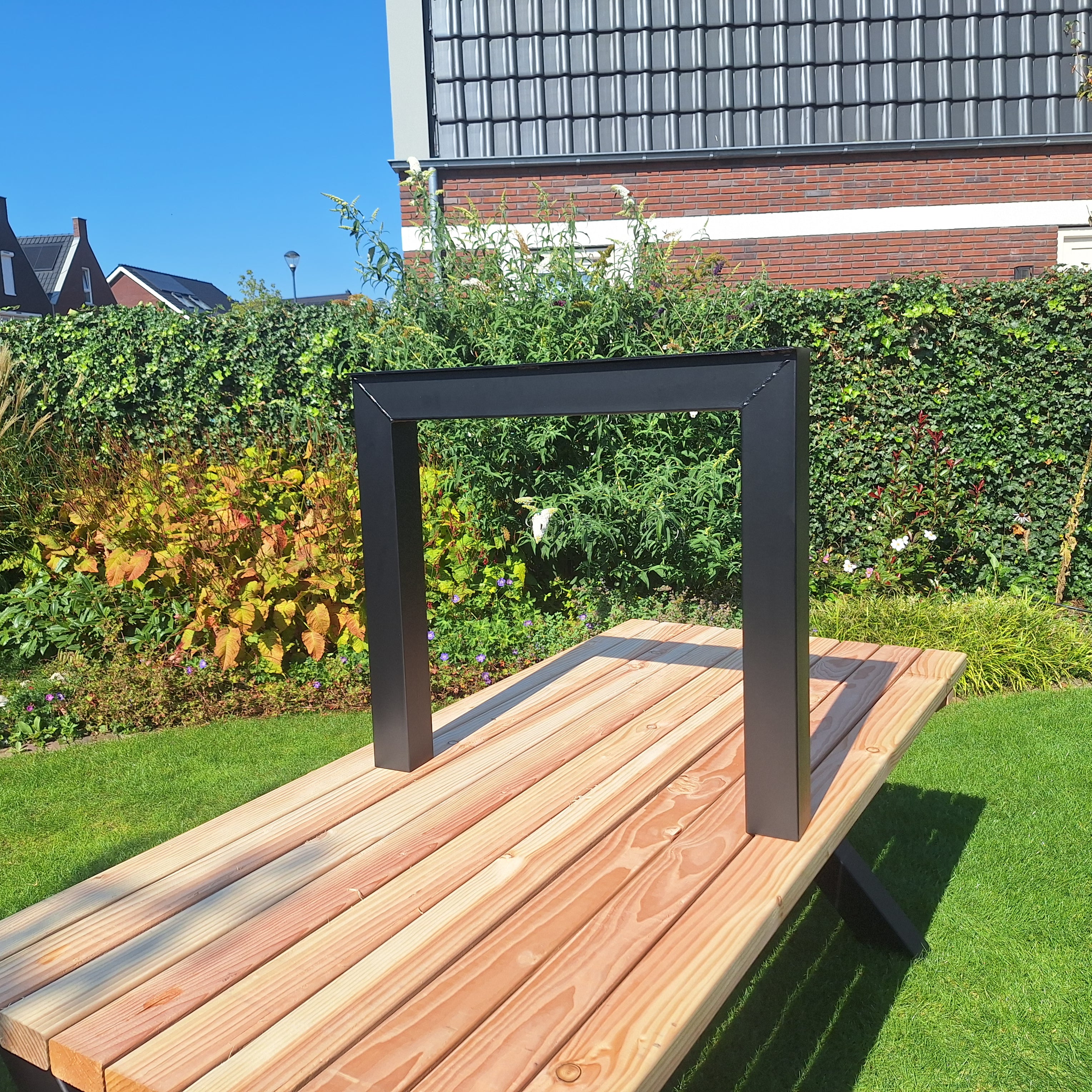 N-poot | Zwart | Staal | Tafel