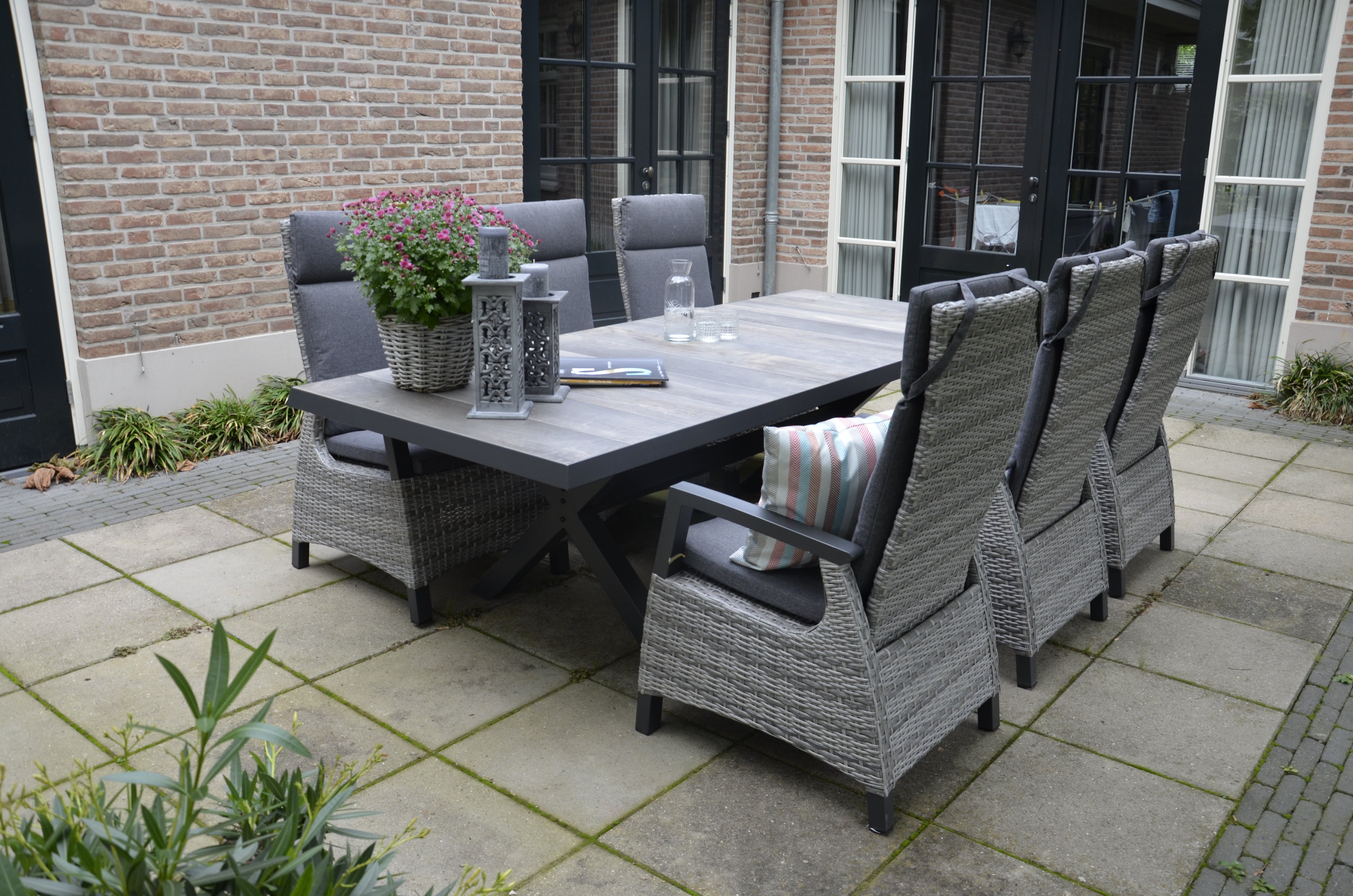 Tafel Castilla Negro met kruispoot  243x103cm